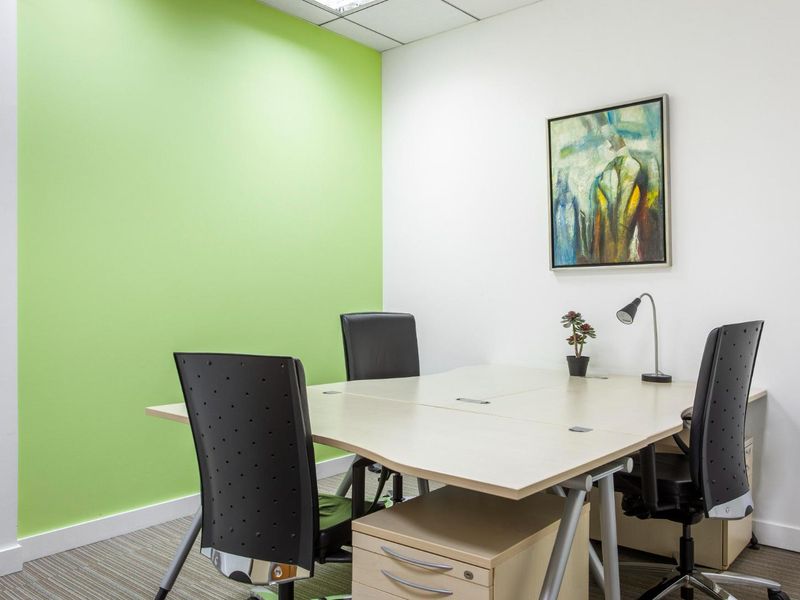 Open plan office space for 10 persons in Regus Ingenuity Park. - Photo 5