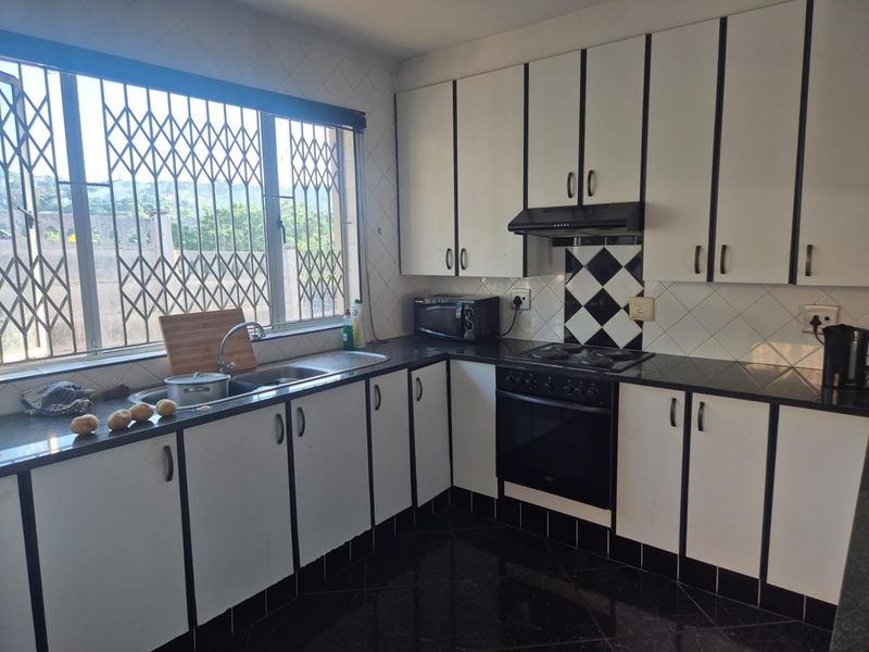 "Queensburgh Gem: 3-Bedroom Home with Income-Boosting Granny Cottage!" - Photo 4