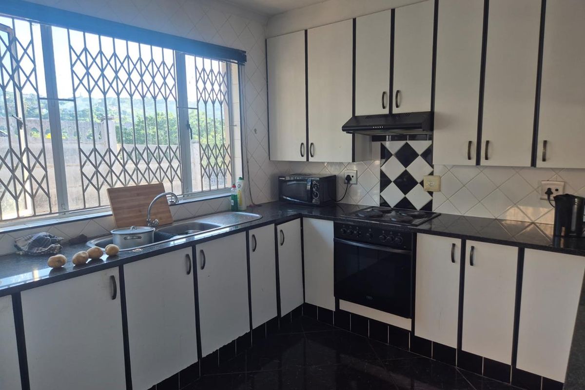 "Queensburgh Gem: 3-Bedroom Home with Income-Boosting Granny Cottage!" - Photo 4