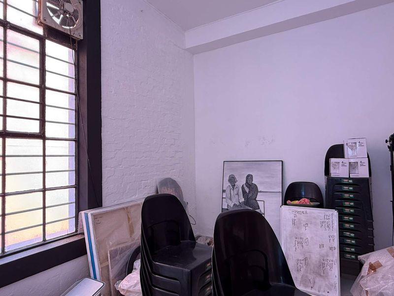 139m2 office to let in Urban Hub with balcony - Photo 8