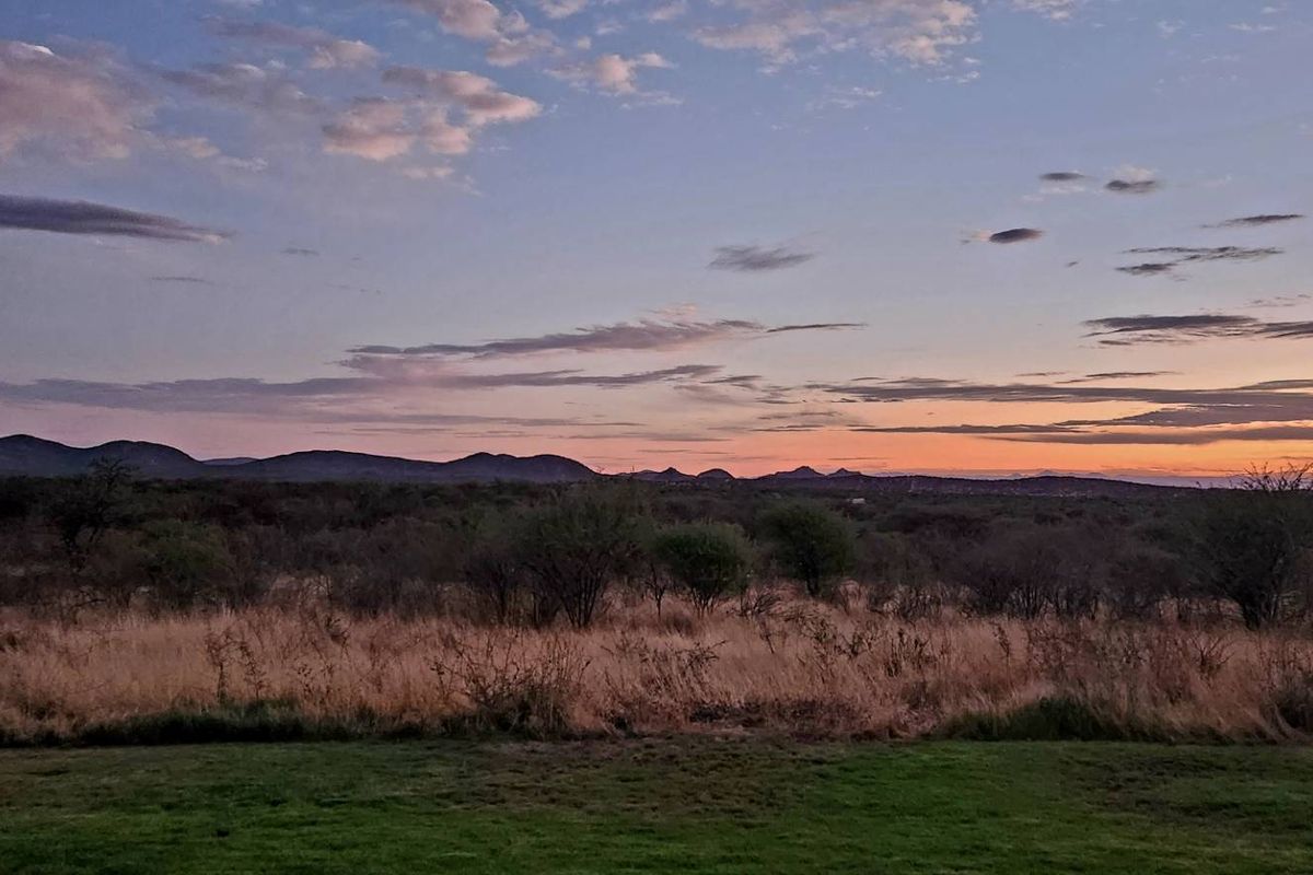 Idyllic 25Ha Horticultural Plot for sale with stunning views and a thriving vegetable farm! A true gem near Okahandja! - Photo 4