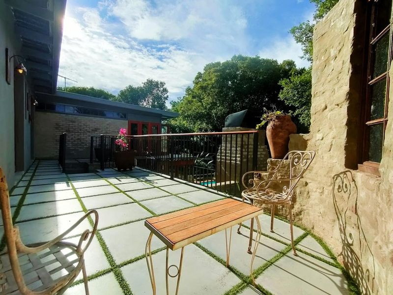 IDYLLIC NEWLY RENOVATED FAMILY VILLA - Photo 5