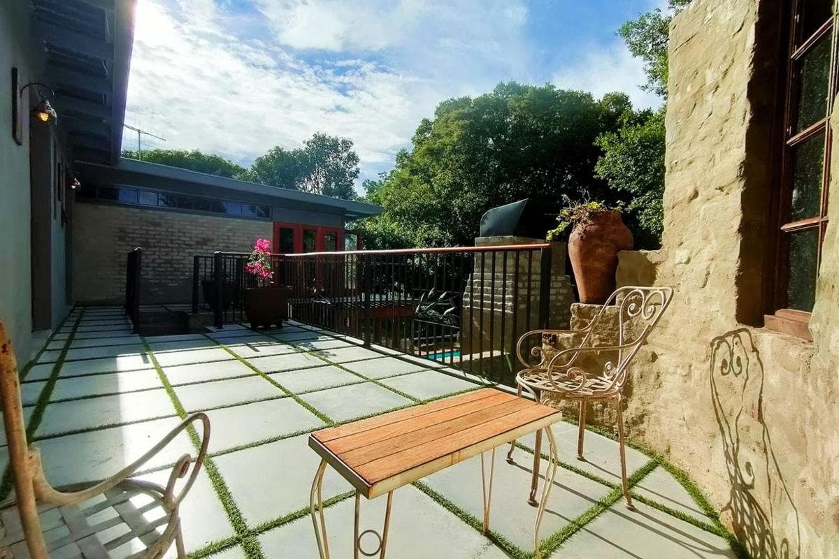 IDYLLIC NEWLY RENOVATED FAMILY VILLA - Photo 5