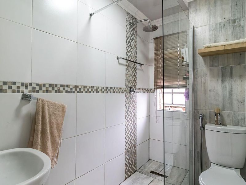 First Floor 2-Bedroom with a Balcony & Carport! - Photo 10