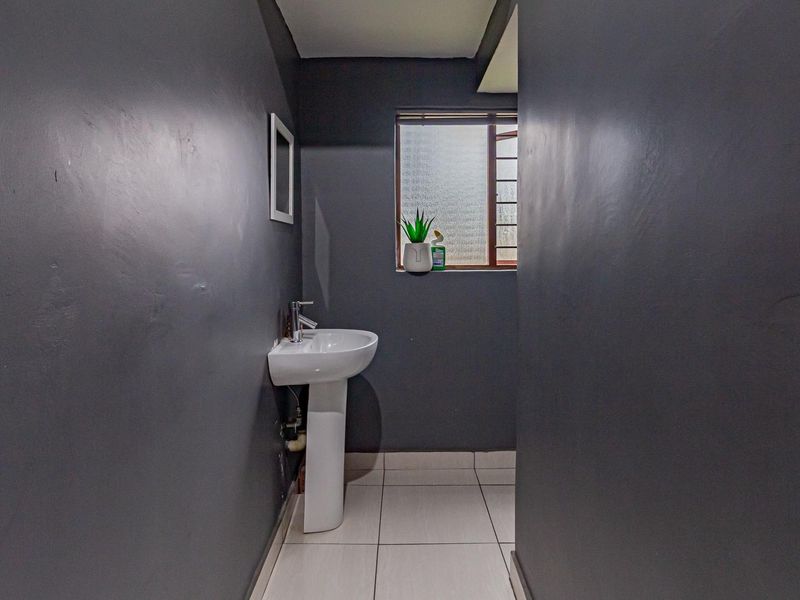 Charming 3-Bedroom Cluster in Secure Craigavon Estate - Photo 9