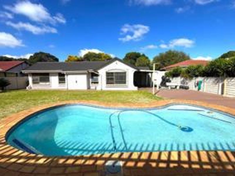 Spacious Three-Bedroom Home with Modern Amenities in Mayberry Park, Alberton - Photo 1