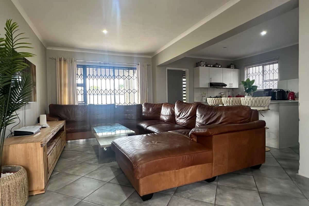 The “wow” factor is in place when you drive into the Waterberg Fields Estate! - Photo 2