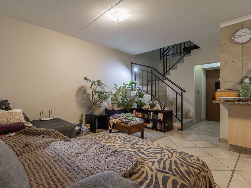 Four bedroom duplex in double security estate - Oukraal Estate - Tijger Vallei - Photo 3