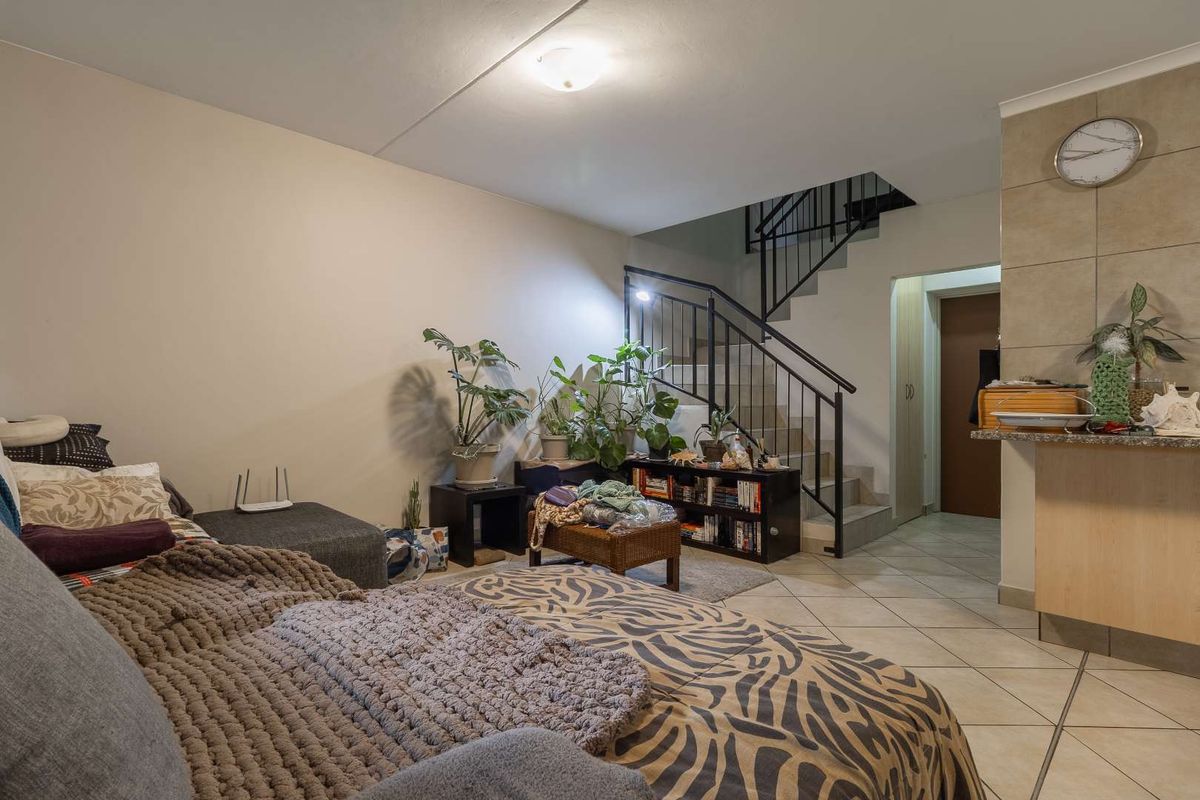 Four bedroom duplex in double security estate - Oukraal Estate - Tijger Vallei - Photo 3