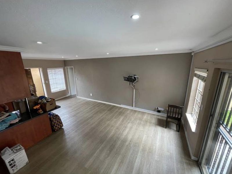 Beautifully Renovated & Well-Maintained 2-Bedroom Duplex with Private Pool, Patio & Built-In Braai - Photo 4