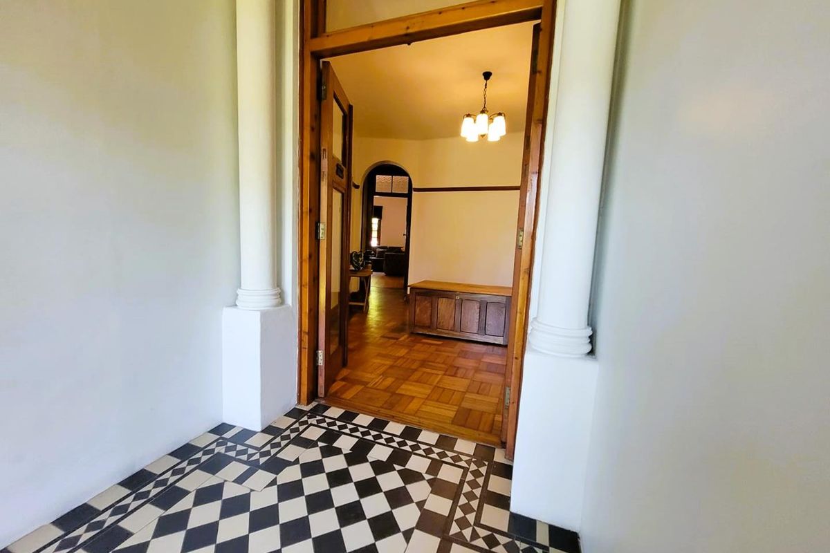 Lovely Family Home in Glenwood - Photo 3