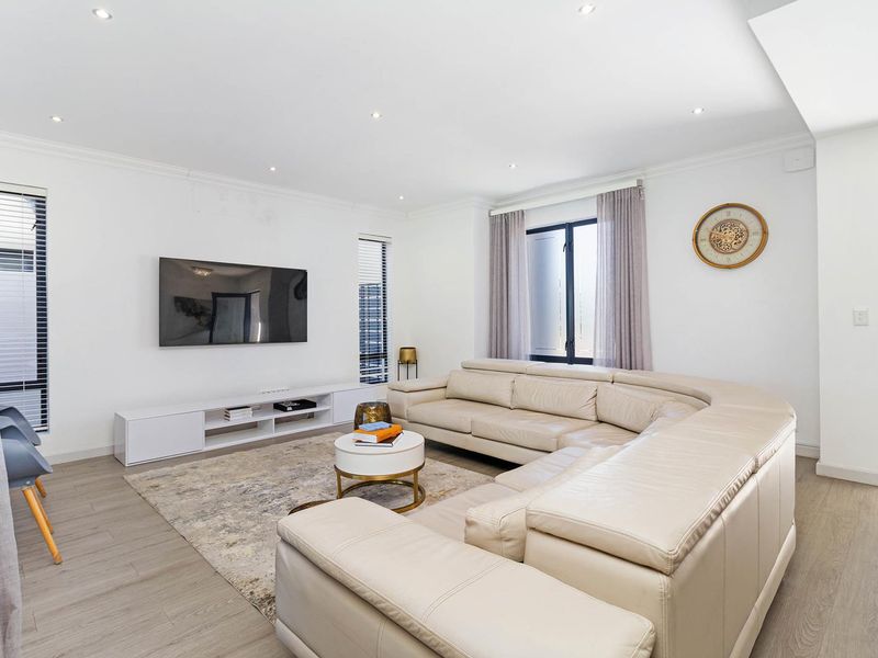 Spacious Family Living in Prestigious Sagewood Security Estate - Photo 2