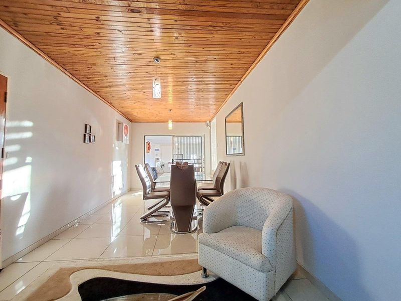 4 Bedroom House for sale in Albemarle - Photo 4