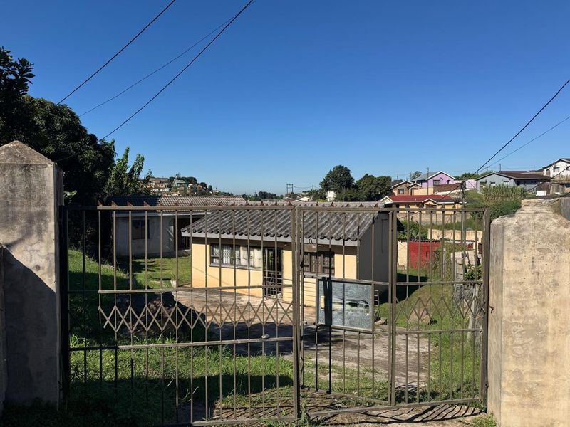 A Comfy House on the Streets of Umlazi Township, Where Community Lives - Photo 1