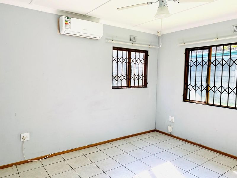 Spacious 3-Bedroom Home with Pool in Birdswood, Richards Bay - Photo 4
