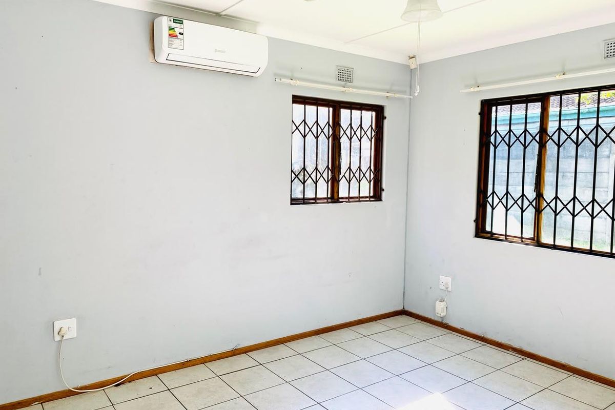 Spacious 3-Bedroom Home with Pool in Birdswood, Richards Bay - Photo 4