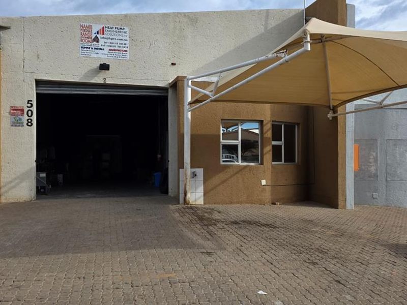 Warehouse with Office Space in Prosperita - Photo 3