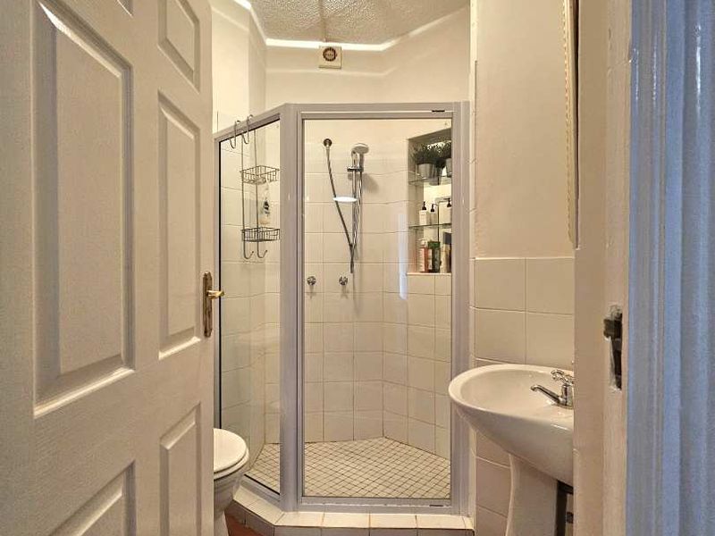 Ultimate Privacy & Luxury: Executive Rental Available Soon - Photo 8