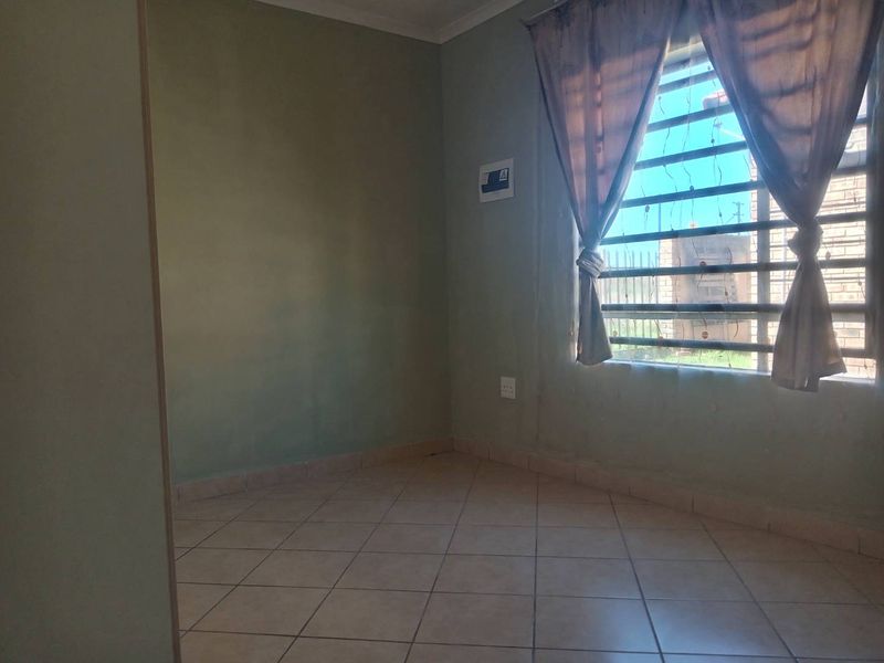 TWO BEDROOM TOWNHOUSE FOR SALE IN DAWN PARK - Photo 7