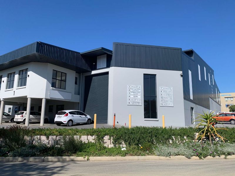 Upmarket Durbanville Warehouse with Modern Offices to Let - Photo 1
