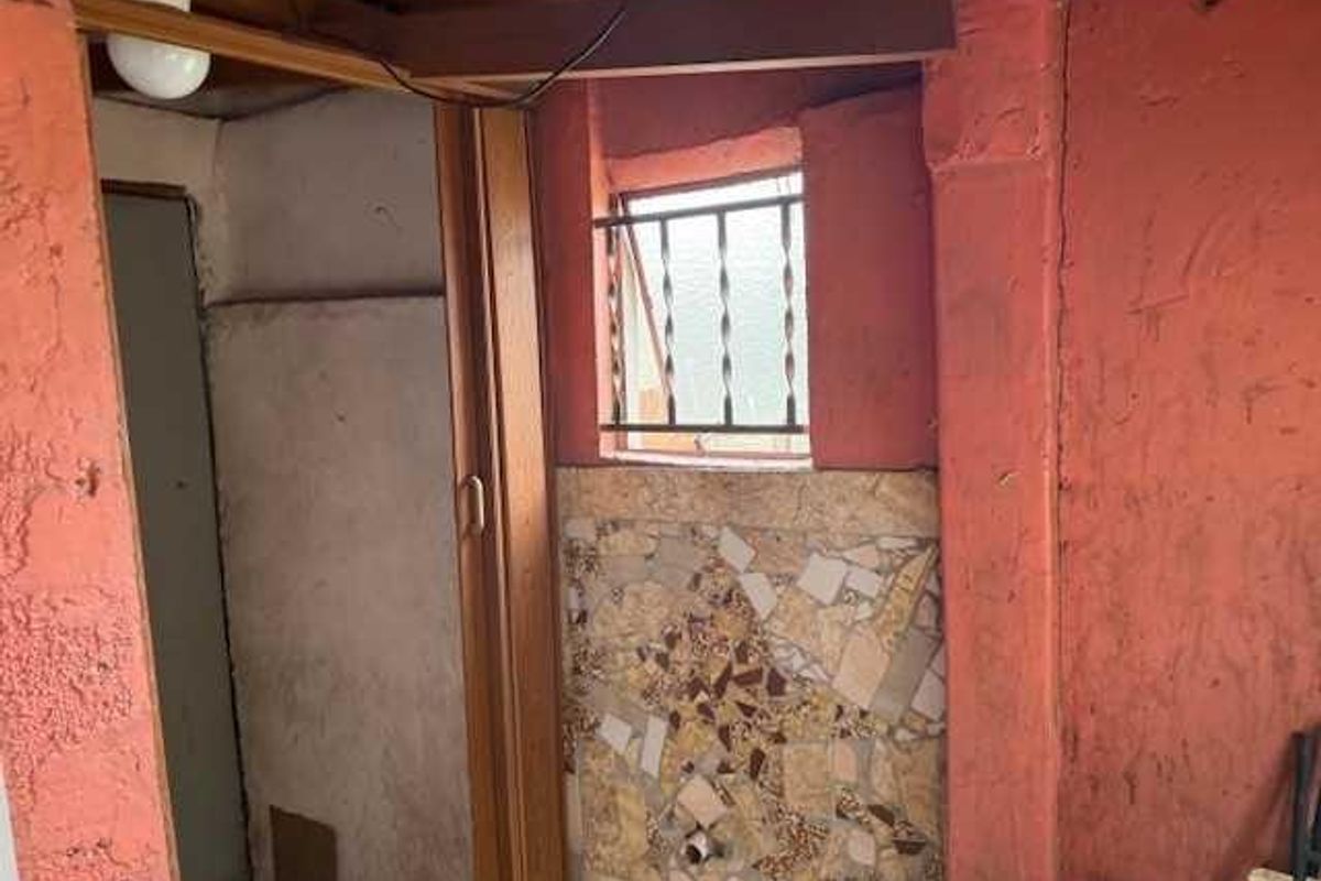 Versatile Family Home with Two Income-Generating Flats - Photo 5