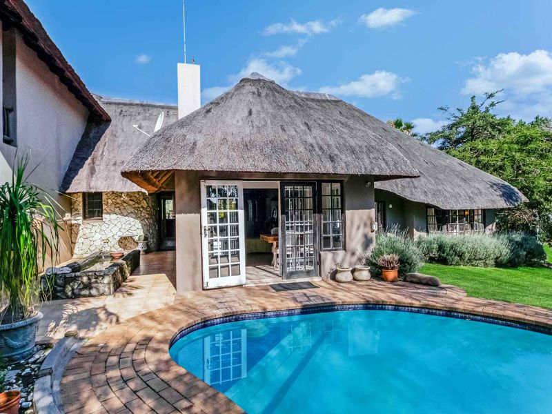 A FABULOUS FEELING FAMILY HOME, SITUATED IN A PRIME LOCATION IN THE QUiET PART OF DOUGLASDALE - Photo 8