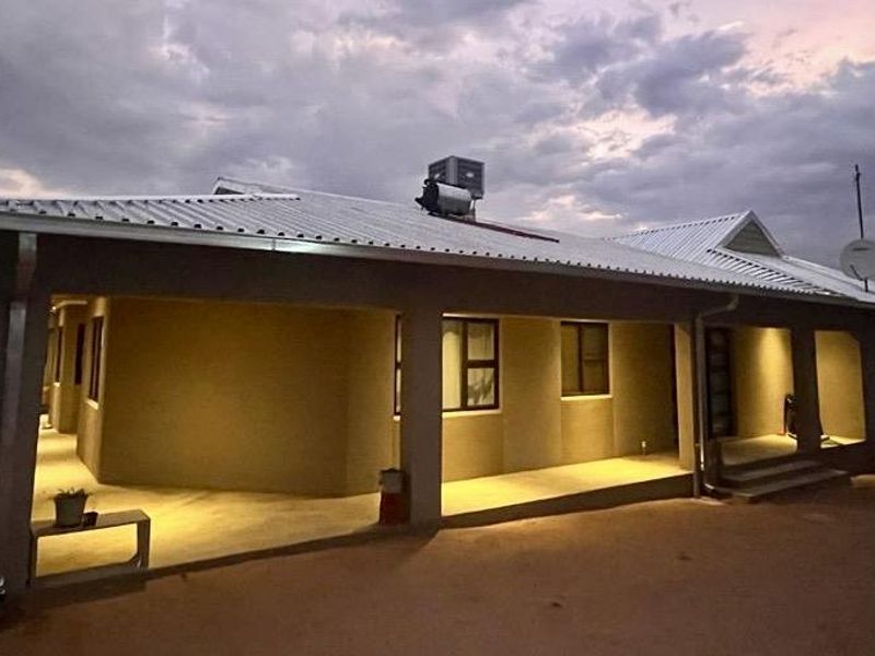 Spacious 5 Bedroom Home with Flat & 270° Wrap-Around Stoep for Sale in Veddersdal – N$1.9 Million - Photo 3