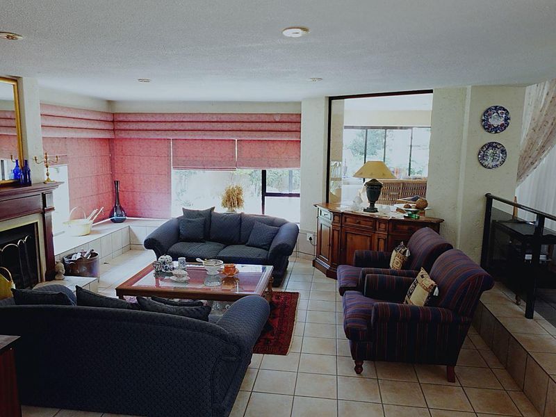 5 Bedroom Family Home in Silver Lakes Golf & Wildlife Estate - Photo 4