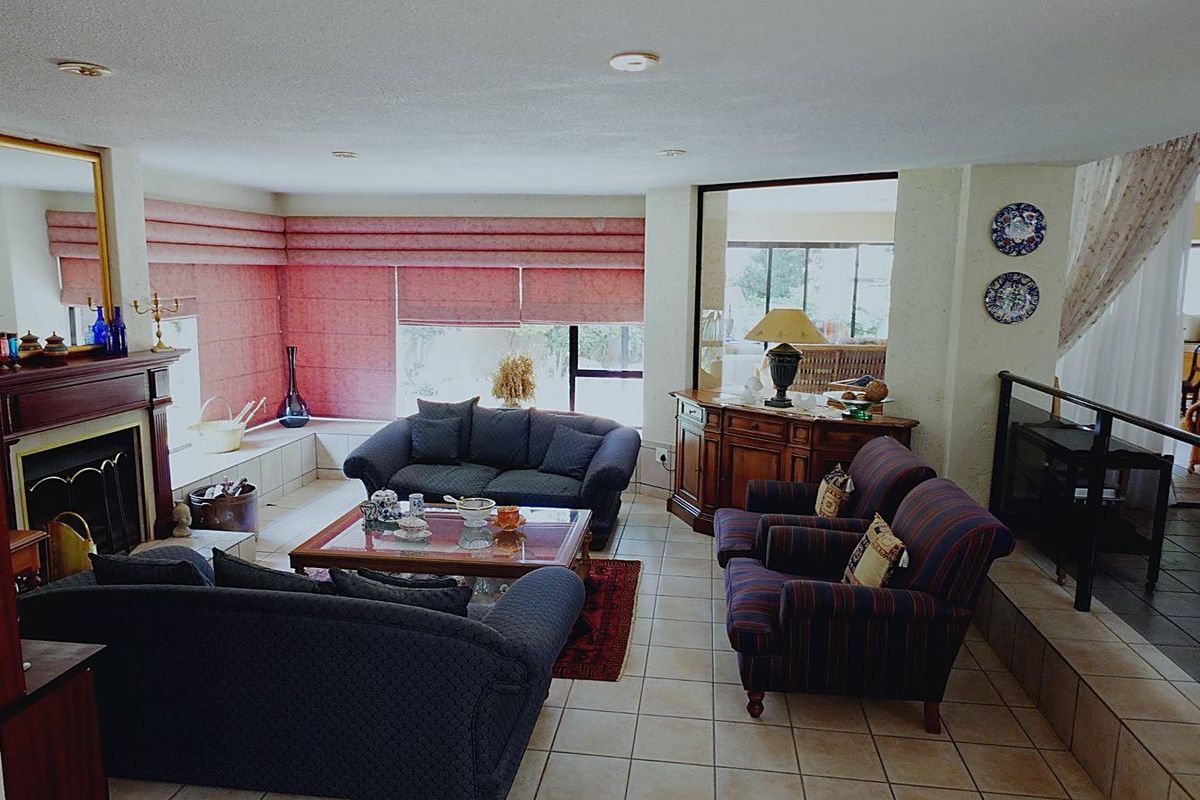 5 Bedroom Family Home in Silver Lakes Golf & Wildlife Estate - Photo 4