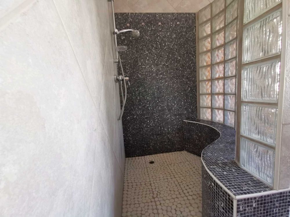 SHOWER FROM THE MAIN BEDROOM'S FULL EN-SUITE 