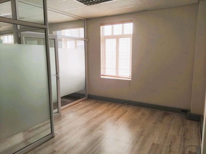 Commercial Office Space To Rent - Photo 7