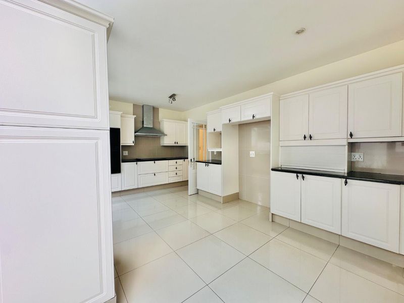 5 Bedroom House to Rent in Dainfern Golf Estate - Photo 10
