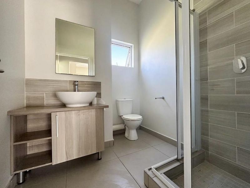 What a great deal with a completely brand-new interior for this ground floor apartment. - Photo 9