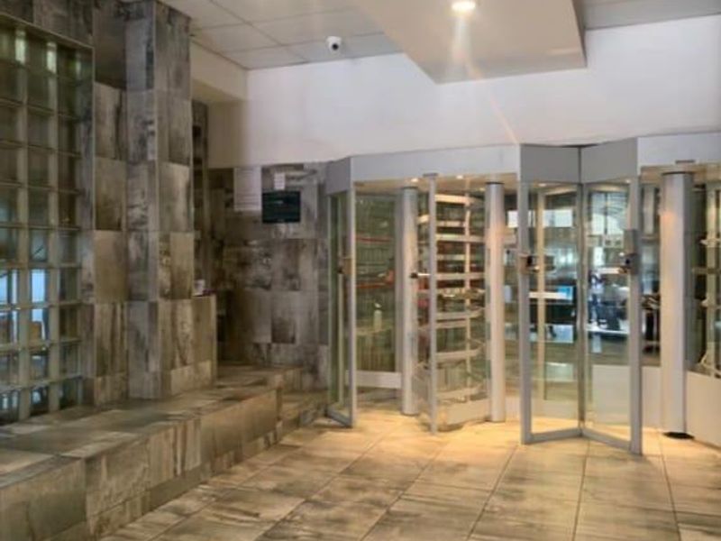 Your Urban Oasis: Prime Location, Full Amenities - Photo 2