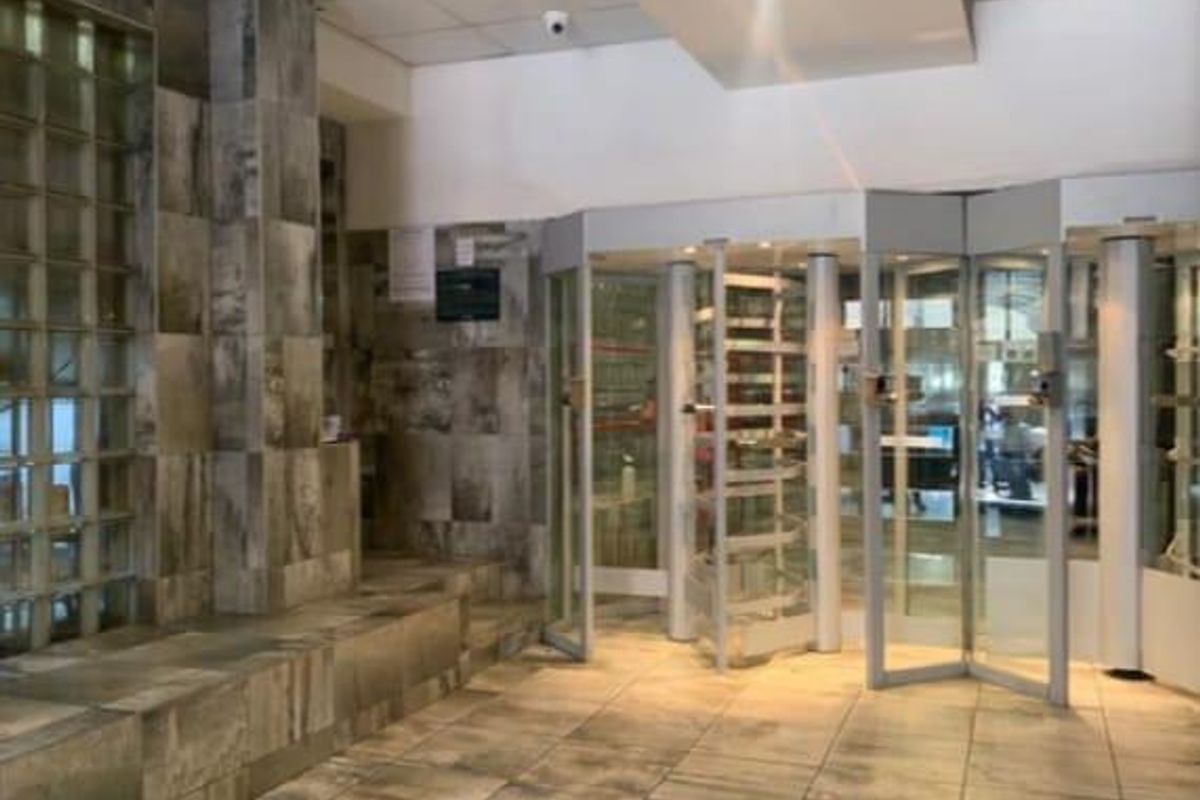 Your Urban Oasis: Prime Location, Full Amenities - Photo 2