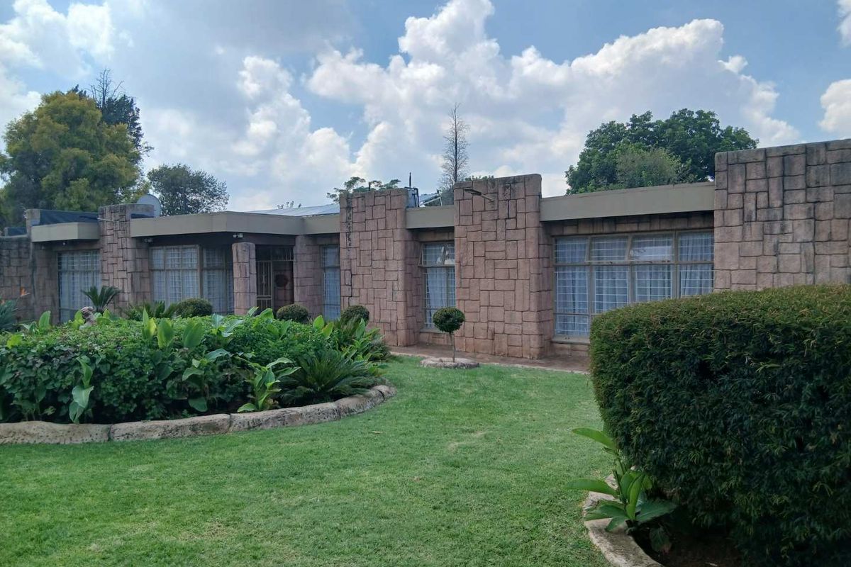 Entertainers Home for Sale - Photo 3