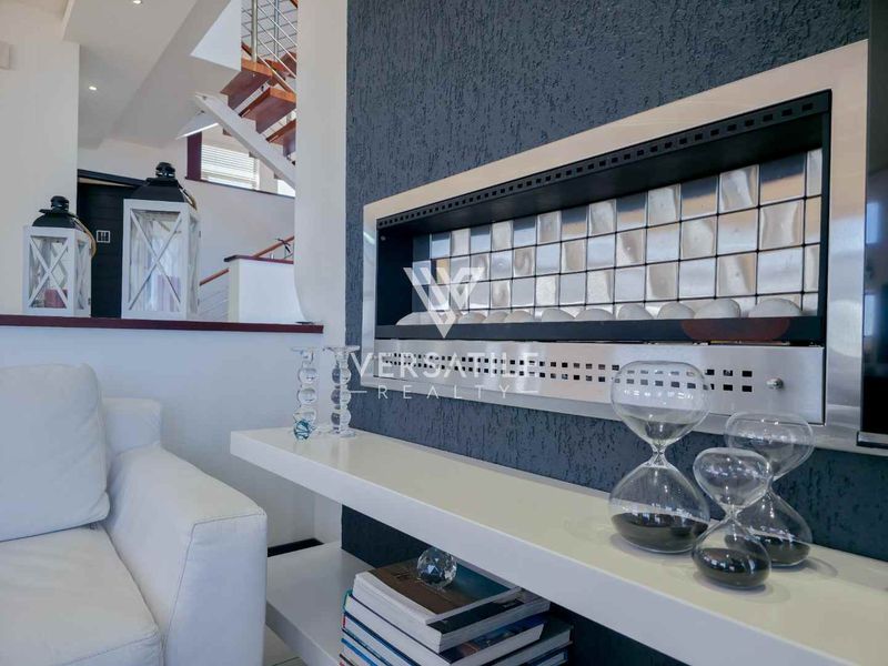 Live in Luxury - Photo 8