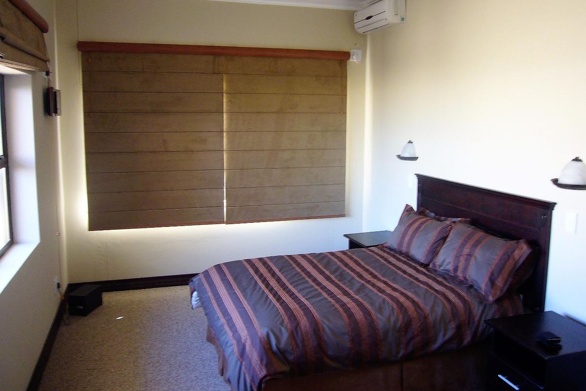 Stunning Double-Storey Home with Permanent Sea Views - Photo 5