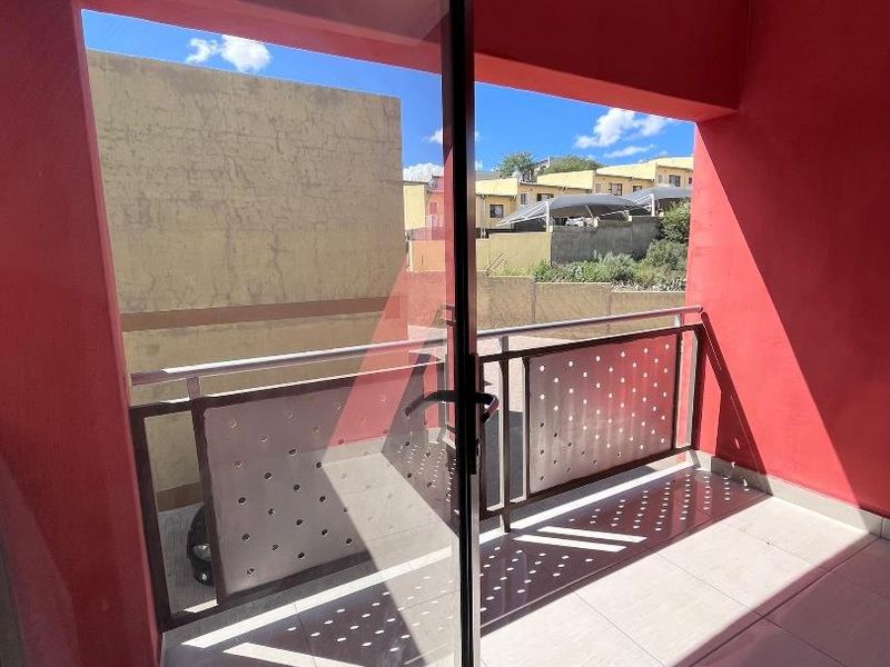 Townhouse for sale in Otjomuise 4 Hillary court - Photo 6