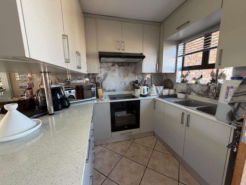3 Bedroom Unit for sale in Elandsfontein 107 IR - Photo 3