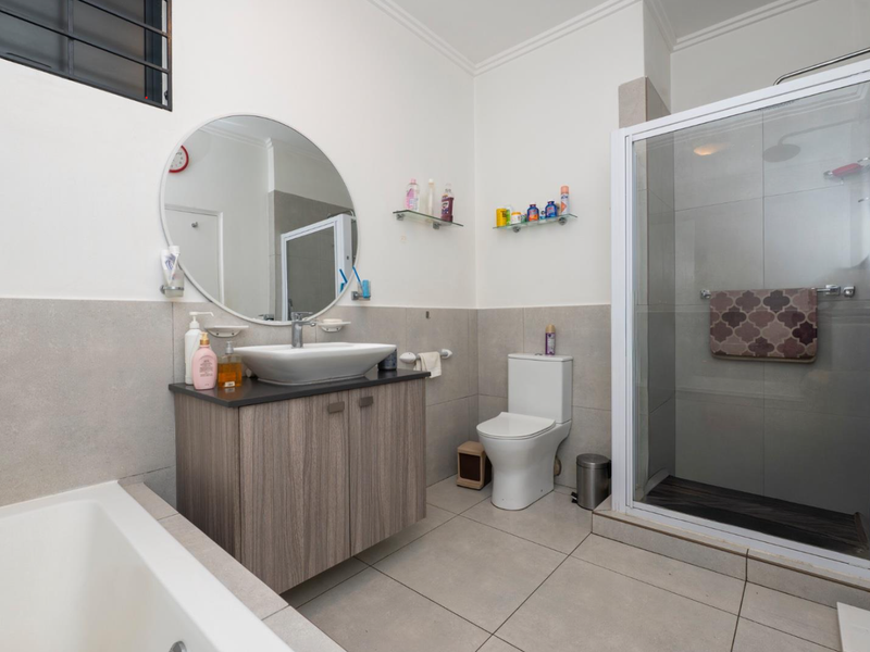 2 Bedroom Apartment for Sale in Edenburg - Photo 10