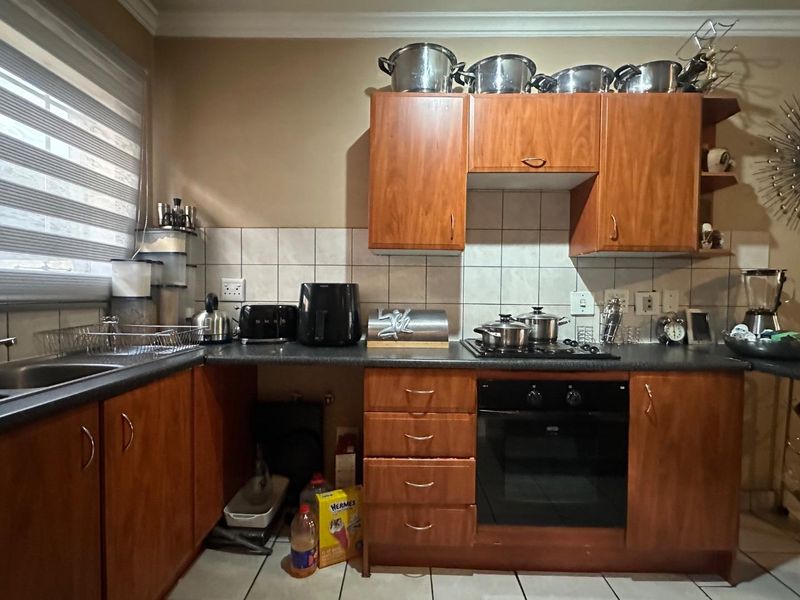 Sole mandate. Stunning ground floor apartment across Mall@Reds in a 24h security complex. Lifestyle of comfort and convenience. - Photo 5