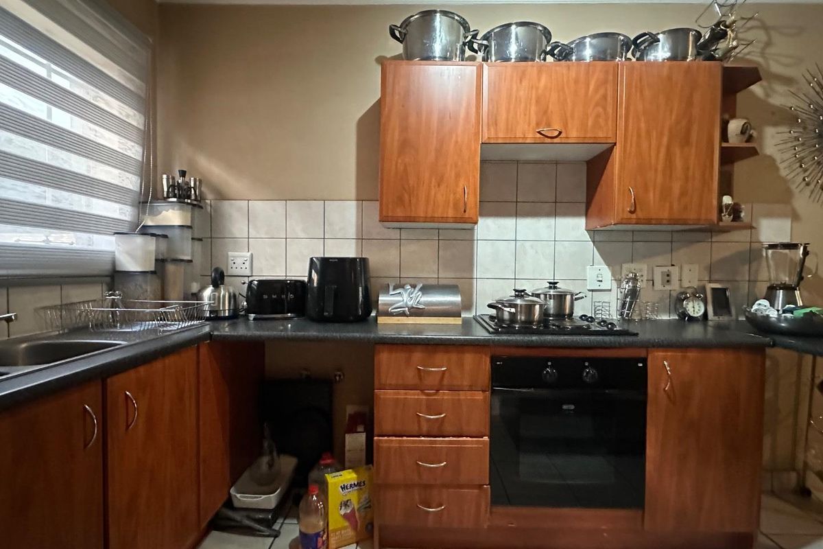 Sole mandate. Stunning ground floor apartment across Mall@Reds in a 24h security complex. Lifestyle of comfort and convenience. - Photo 5