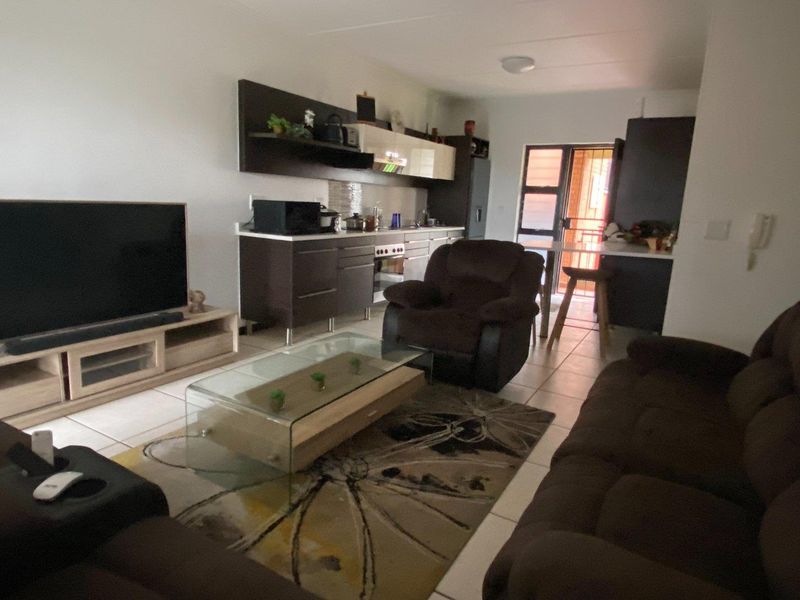 Modern Living in the Heart of Douglasdale Perfect for Young Professionals! - Photo 10