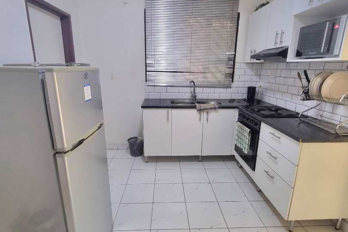 HOUSE & BAR FOR SALE IN HAKAHANA - Photo 3