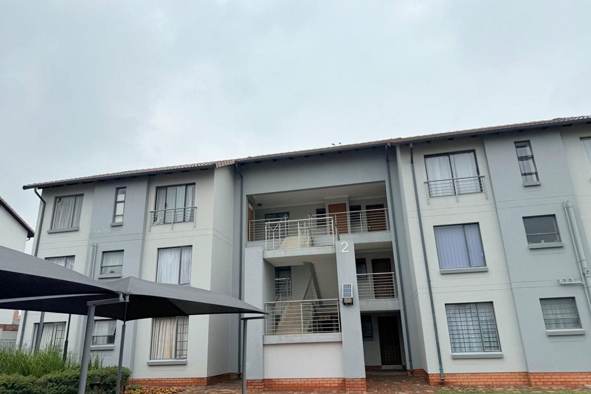 Elegant Living: 3-Bedroom Oasis in Octave Complex - Photo 2