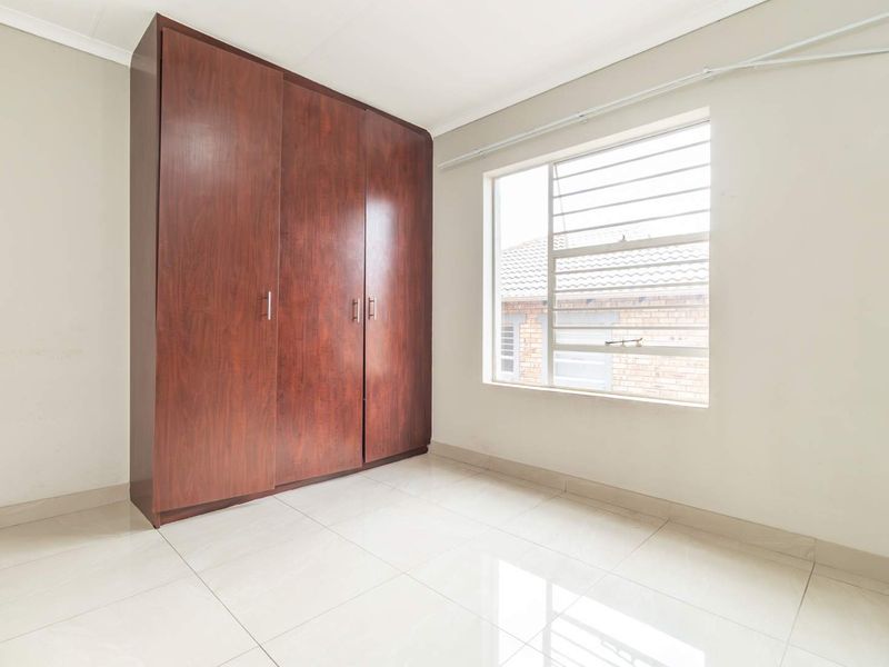 Spacious Duplex 3 Bedroom Townhouse - Photo 10