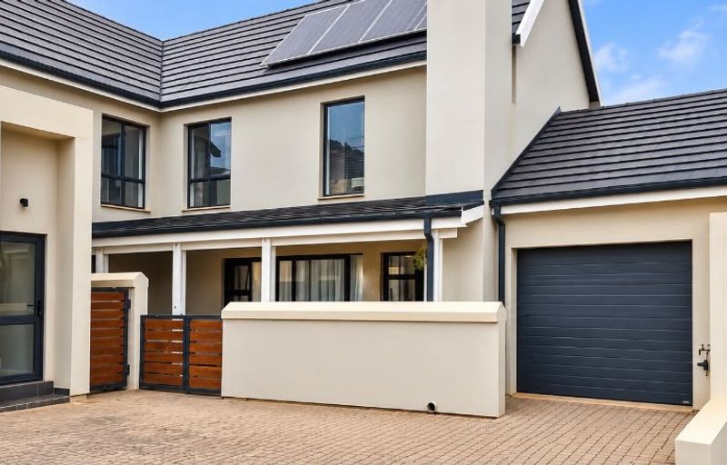 Ground floor apartment in Hartland Villlas
