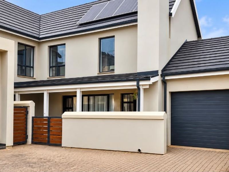 Ground floor apartment in Hartland Villlas