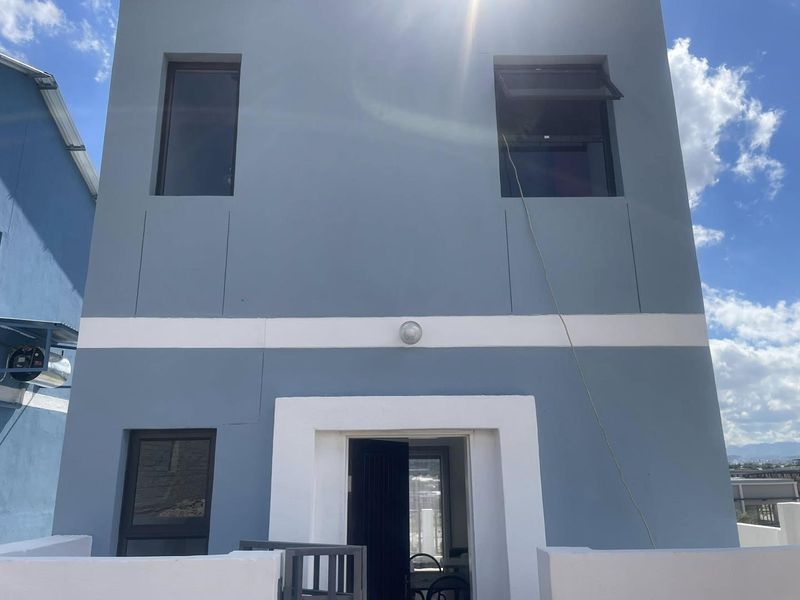 FOR SALE – BEAUTIFUL FREESTANDING HOME AT WATERFRONT - Photo 7